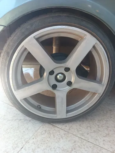 Vendo ou troco, Rodão Aro 17, pneus 195/40ZR17.