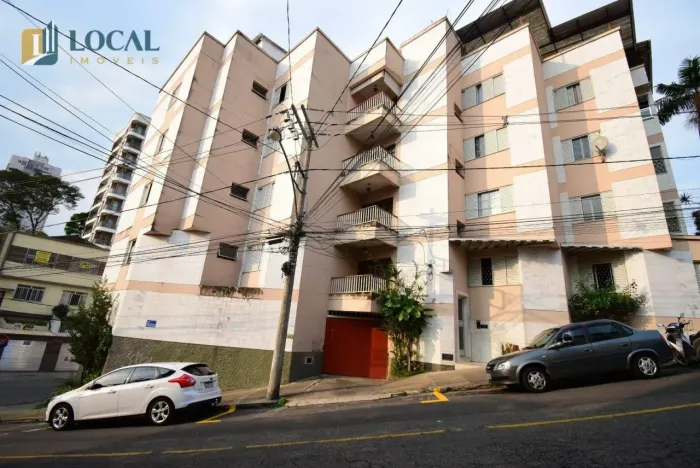 Apartamento com 3 dormitórios para alugar, 126 m² por R$ 2.100,00/mês - Passos - Juiz de F
