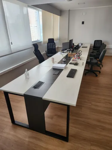 MESAS E CADEIRAS PARA ESCRITÓRIO