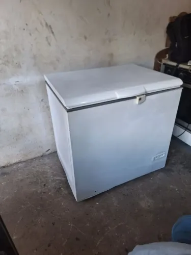 Vendo esta freezer 320 litros