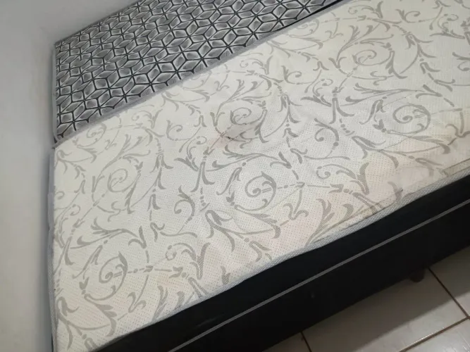 Duas camas box de solteiro por $580 - retirada no local. Não fazemos entrega