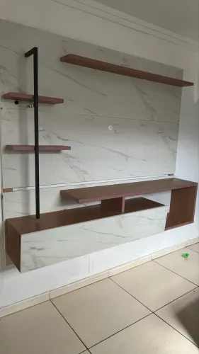 Painel, mesa e espelho conservado 