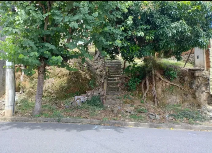 Excelente terreno de 300 m² á venda no bairro São Benedito em Poços de Caldas MG.