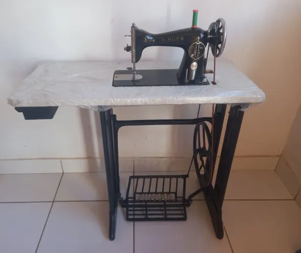 Máquina de costura singer pedal 