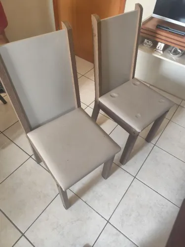 MESA DE JANTAR COM 4 CADEIRAS