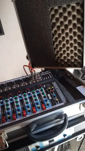 Mesa de Som VEDO 7 Canais, Muito Novo , Com Haedcase Cinza Leia