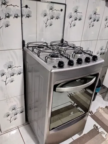Vendo um fogão 4 bocas o acendedor automático não está funcionando,mas com esqueiro func