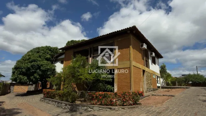 Casa com 6 quartos, 500 m² - venda por R$ 2.800.000 ou aluguel por R$ 5.300/mês - São Luís