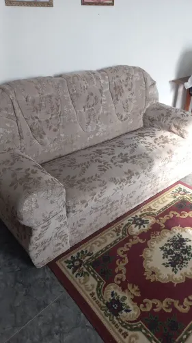 Sofá de três lugares 