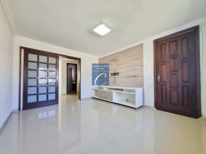 Sobrado semimobiliado à venda no Pilarzinho, com 166,40m²