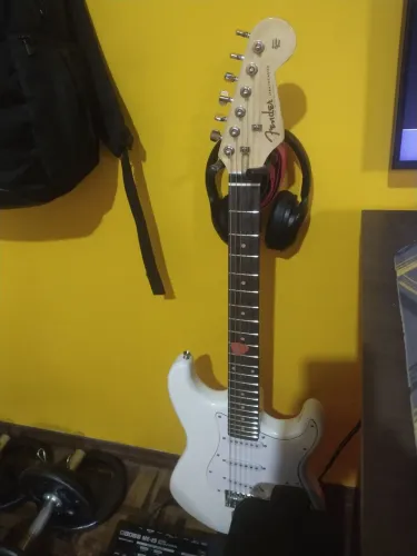 Guitarra Stratocaster Branca