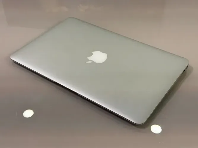 !!DESAPEGO!! MacBook Air 11" Intel i5 / 4GB RAM / 128GB SSD - Bateria original seminova!