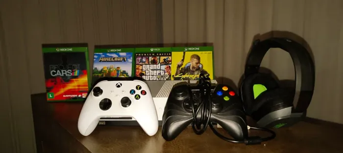 Xbox onde é usado, 800gb, 2 controles, 4 jogos, fone A10 original