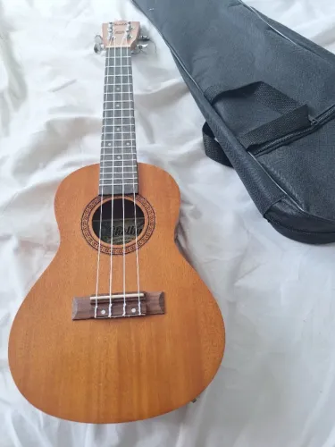 Ukelele eletroacústico Shelby Concert Su23M