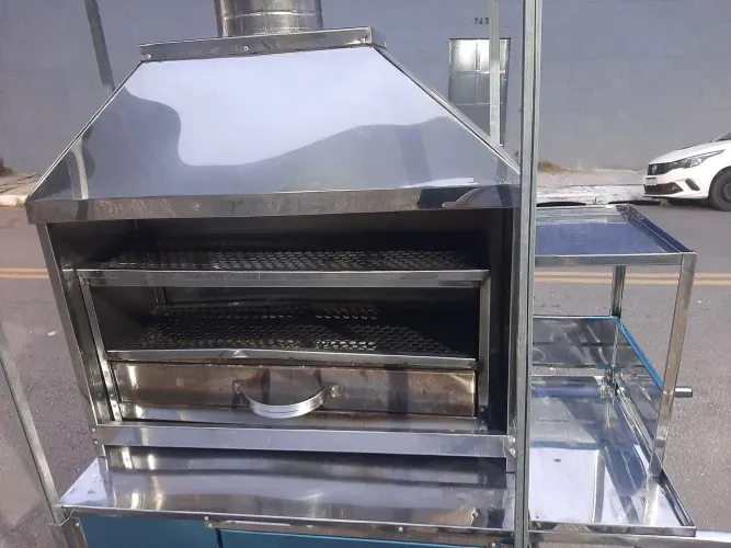 Carrinho de espetinhos