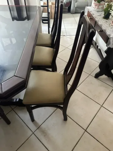 Mesa de jantar + 08 cadeiras