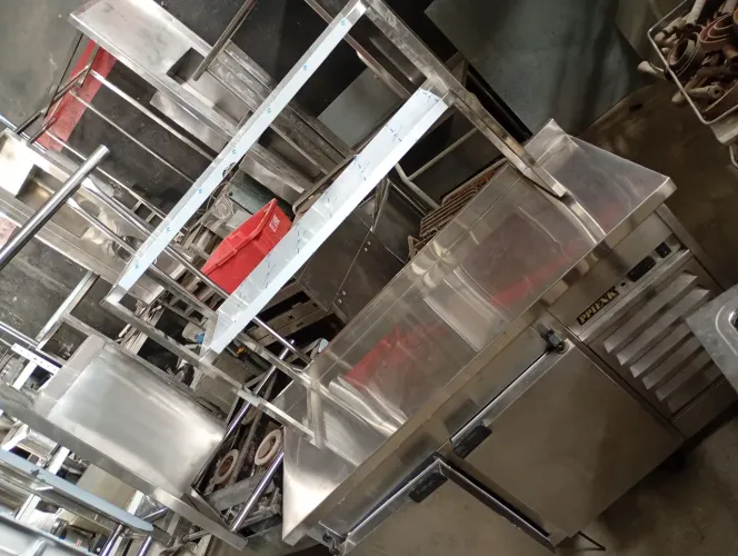 Mesa de inox de montagem