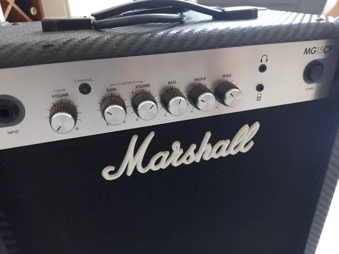 Amplificador Marshall bem conservado