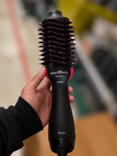 Escova Secadora Britânia BEC02PR 1300W Bivolt Preta/Rosa