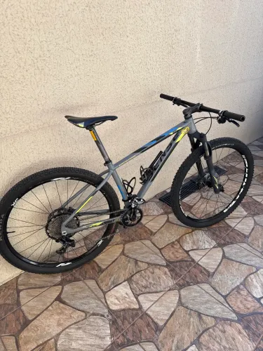 Bicicleta Sense SL grupo 11 velocidades 