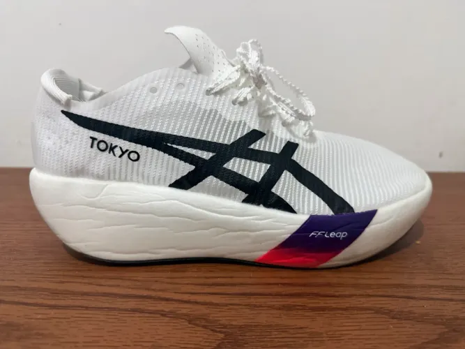 Tênis asics tokio 1.1