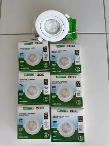 Lâmpada Spot Led 7W sem uso ,na caixa.