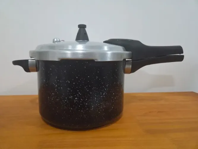 Panela de Pressão Brinox 4,2L Preta