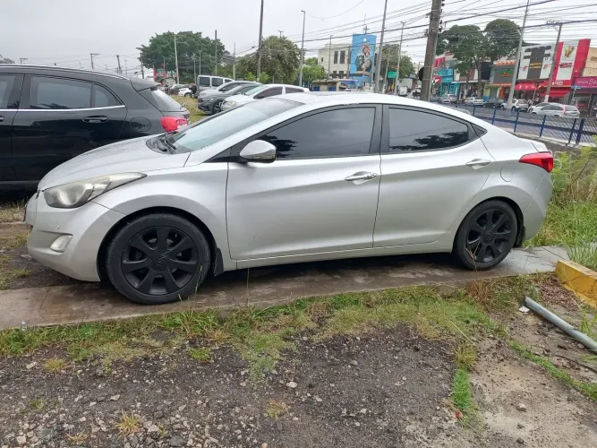 Hyundai Elantra GLS 1.8 16V Aut. 2013