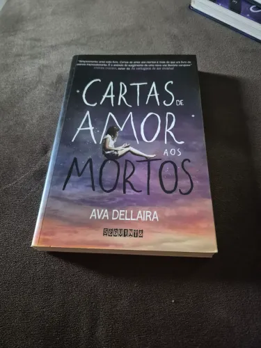 Livro Carta de amor aos mortos - ótimo estado