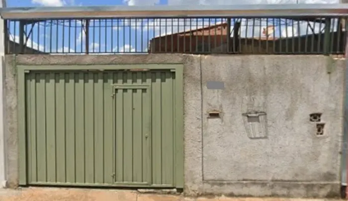 Vende-se Casa na Avenida Duque de Caxias Norte