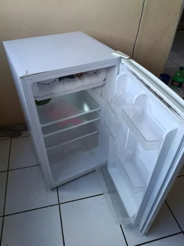 Frigobar 122 litros Electrolux 