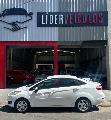 Ford Fiesta Sedan SE 1.6 16V Flex 4P 2014