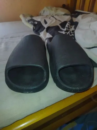 Vende-se chinelo slide nuvem preto tamanho 44,45