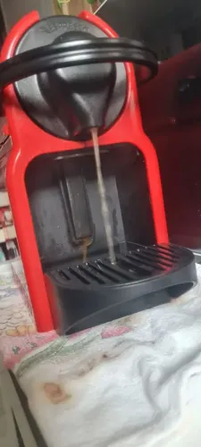 Cafeteira Nespresso com cápsulas