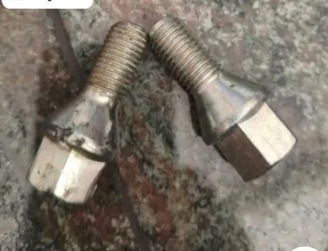 dois parafusos de roda do vectra. codigo * oem.