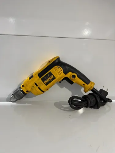 Furadeira Dewalt 220V