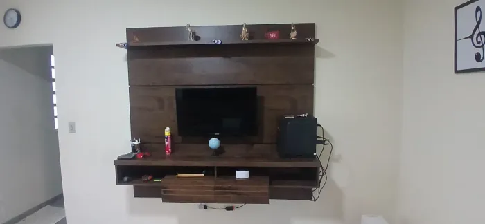 Rack de parede para TV 