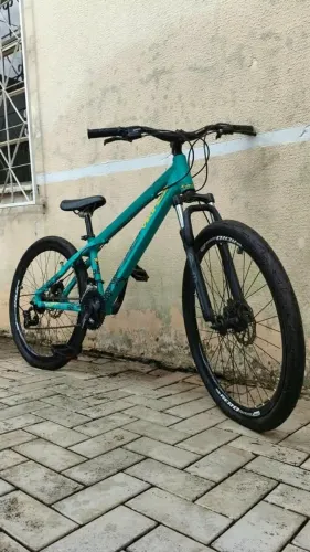 Bike Vikingx Tuff 30 aro 29 freio hidráulico Shimano