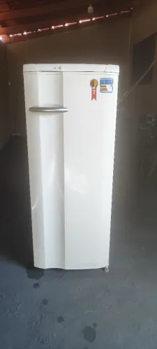 Geladeira electrolux 280 litros pequena