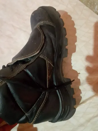 Bota pra vender toda boa tamanho 40