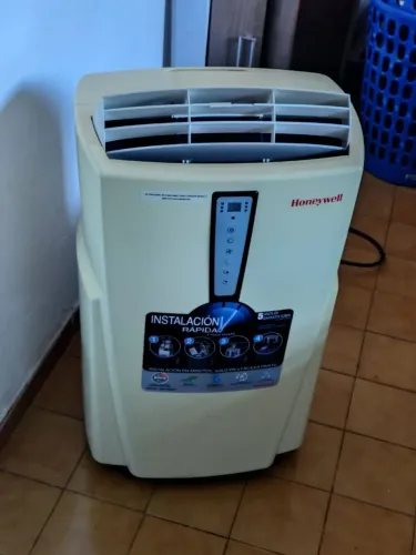 Vendo ar condicionado portátil 12 mil BTUs funcionando perfeitamente 110 wts entrego