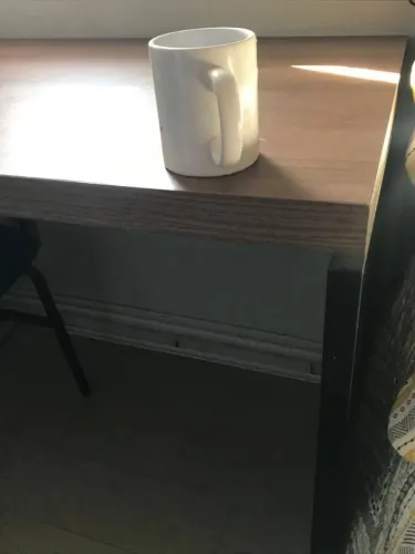 Vende essa mesa completamente nova . Móvel muito resistente