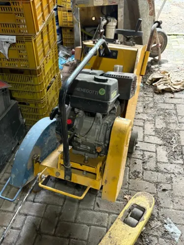 Cortadora de piso A gasolina-Menegoti