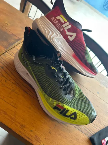 Tênis corrida fila carbon placa
