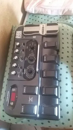 pedaleira line6 p guitarra com fonte