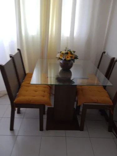 Mesa quadrada com 4 cadeiras