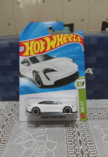 Hot Wheels Porsche Taycan Turbo S