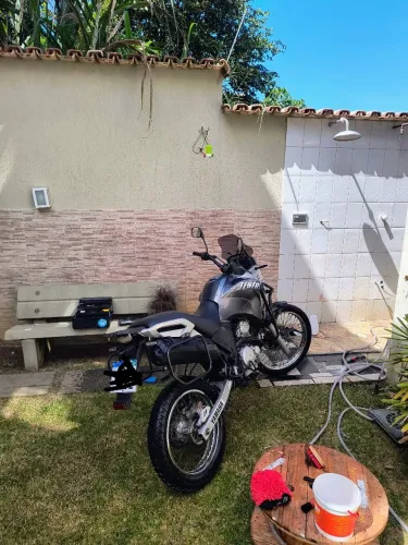 Vende-se Ténéré 250, ótimo estado de conservação