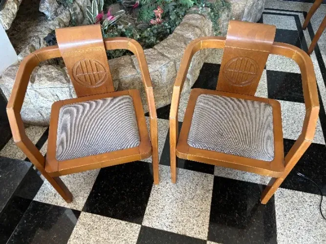 Cadeira Vintage Clássica em Madeira - Design Antigo