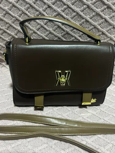 Bolsa Feminina Marrom Elegante com Detalhes Dourados - Semi Nova